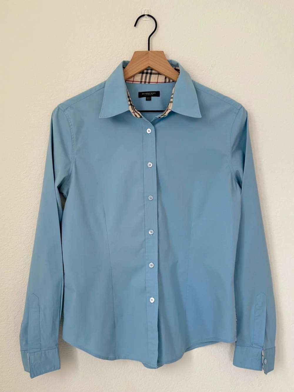 Burberry Light Blue Women's Dress Shirt with Contrast Collar Trim Size Large - Picture 6 of 13